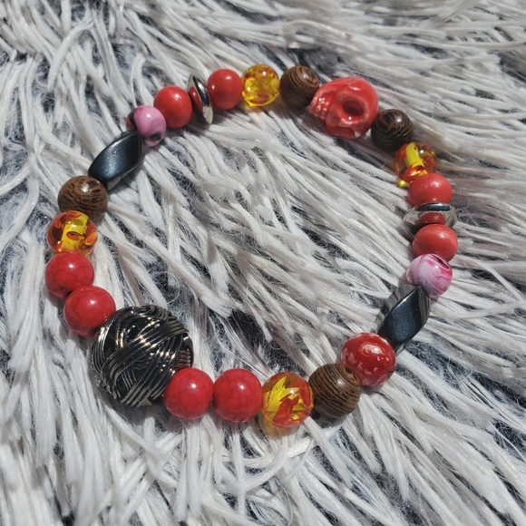 Handmade Beaded red skull Bracelet - Picture 2 of 4
